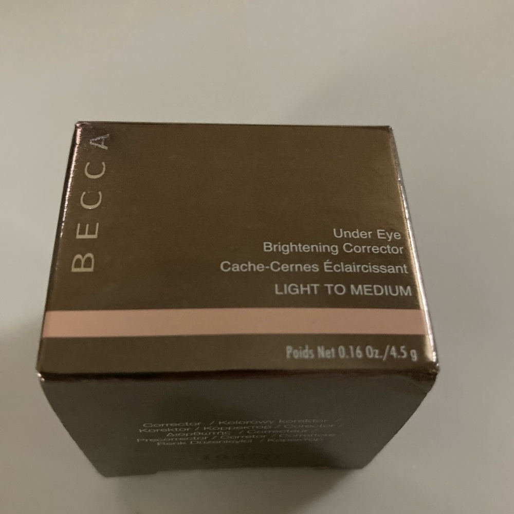 Becca Under eye Brightening Corrector in Light to Medium New in box Original